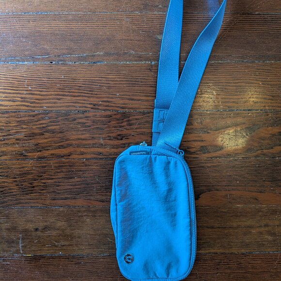 Lululemon Everywhere Belt Bag 1L. Rare color Blue Willow. Hardly used, as new. - Picture 2 of 4
